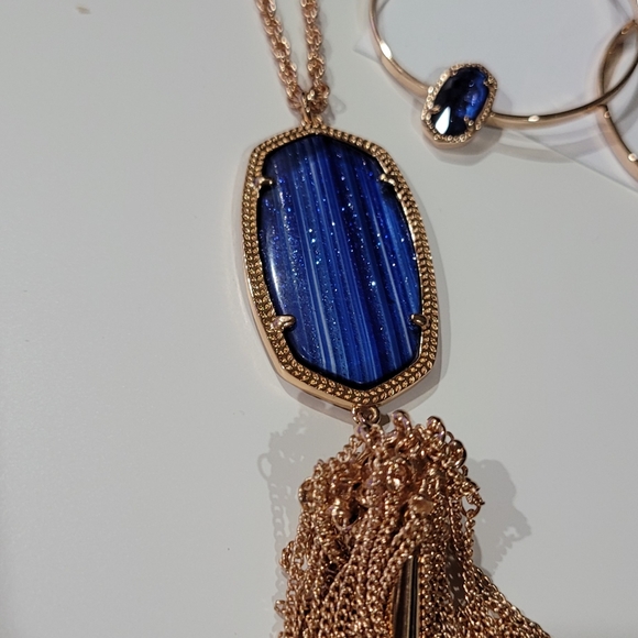 New Kendra Scott Necklace & Hoop Earring Set in Rose Gold Navy Dusted Glass Blue - Picture 7 of 11